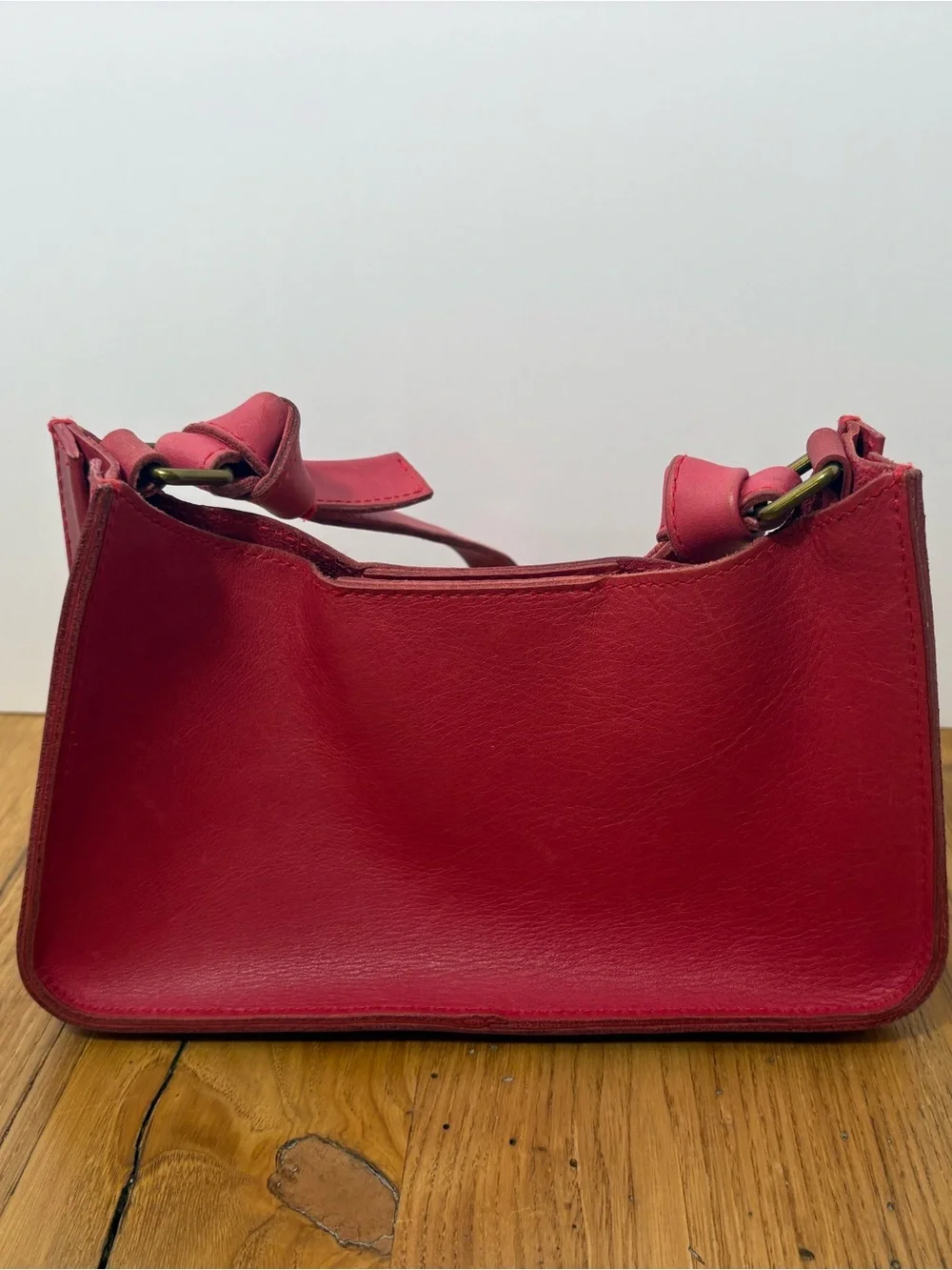 MADEWELL || Sydney Small Leather Hobo Bag in Rosy Hibiscus Pink. Knotted handle.
